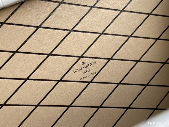 First bag ru LOUIS VUITTON PETITE MALLE 0810